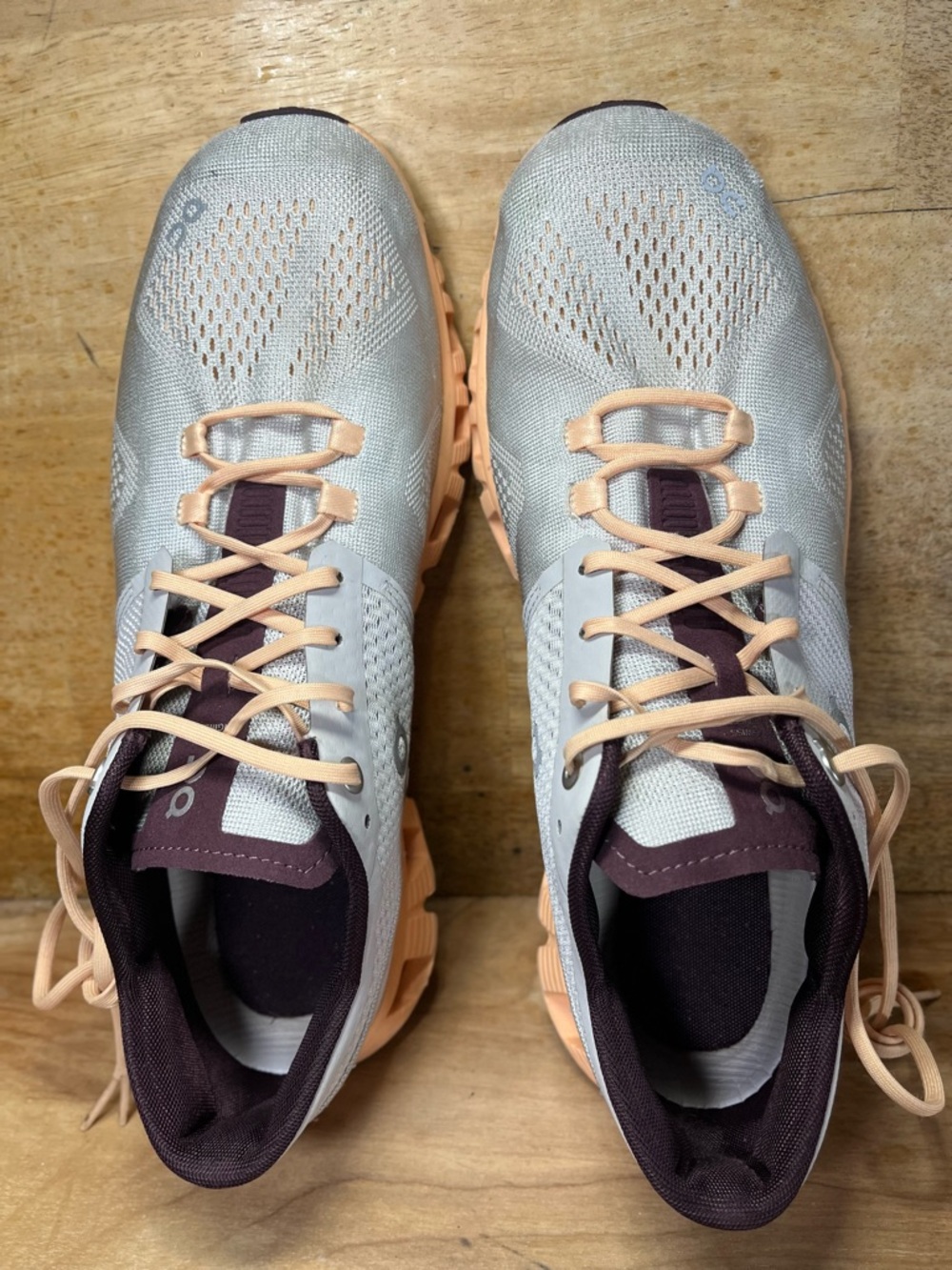On Cloud X REFLECTIVE Womens Size 10.5 Running Shoes Sneakers Silver Almond - Picture 7 of 12